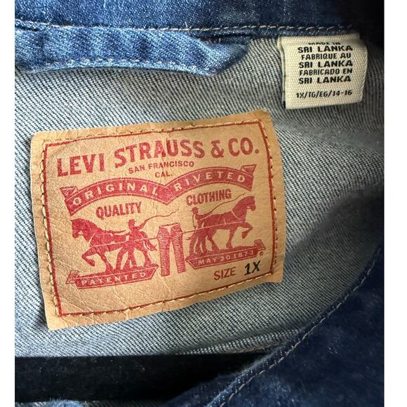 Levi's Relaxed Fit Trucker Denim Jacket, Women's Size 1X - Excellent - Picture 3 of 4